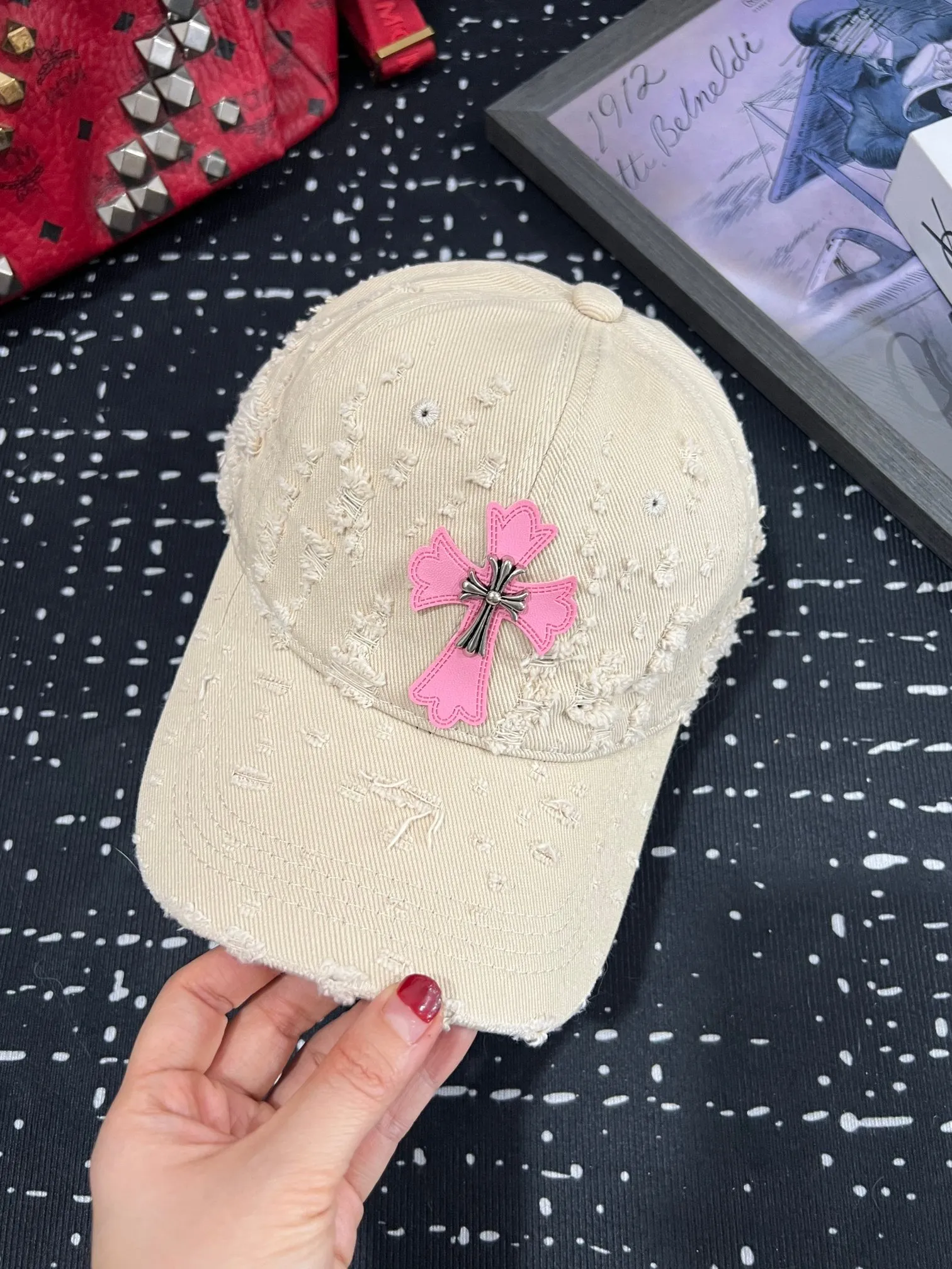 ❤Spring and summer new style Crow Heart Baseball Cap